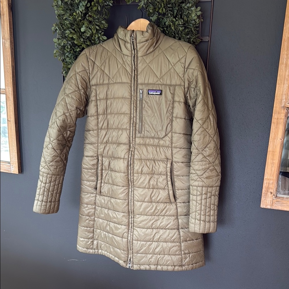 Patagonia Green Puffer Coat with Quilted Design